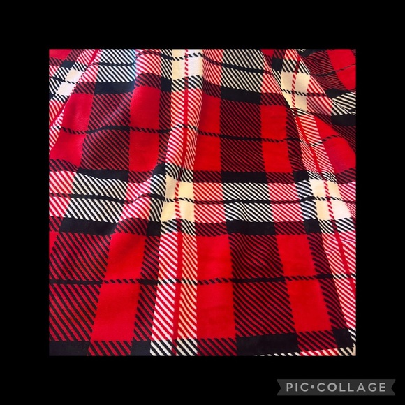 LAST TWO!!!  BNIP Pink Victoria’s Secret Red Plaid Sherpa Blanket - Picture 1 of 9